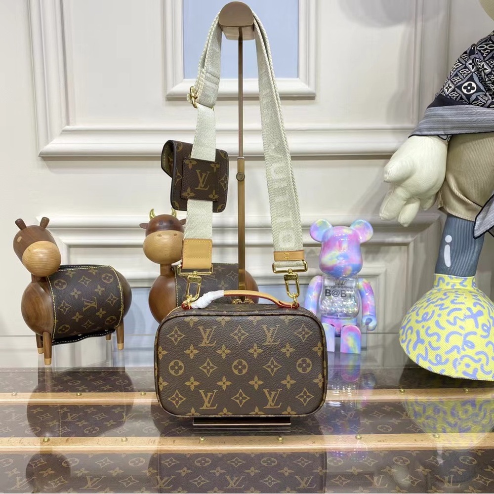 💌Louis Vuitton Utility Crossbody Bag - Picture 2 of 9
